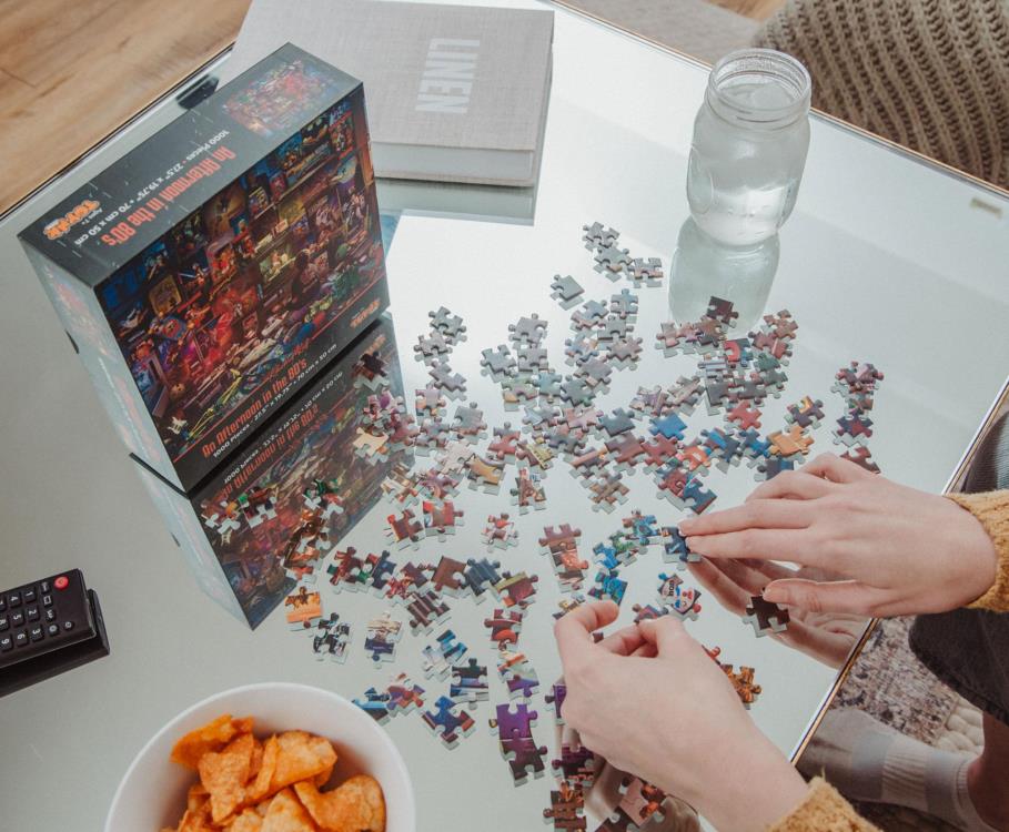 An Afternoon in the '80s 1000-Piece Jigsaw Puzzle Gallery Image 5