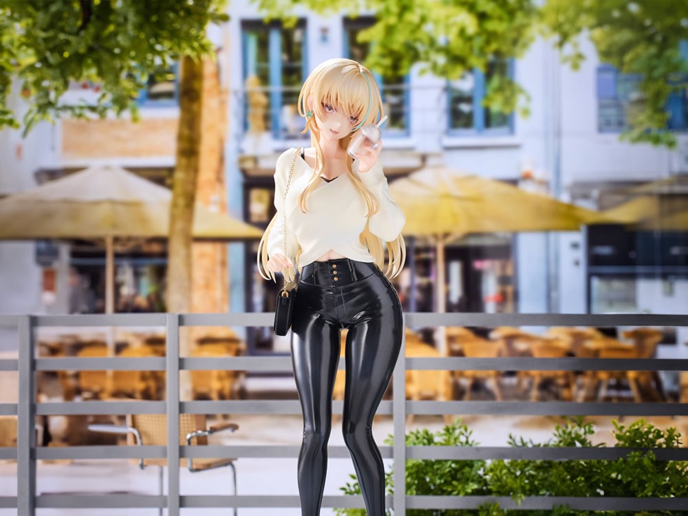Fujiko Illustration Aoi Koigakubo (Leather Pants Edition) 1/4 Scale Figure Gallery Image 1