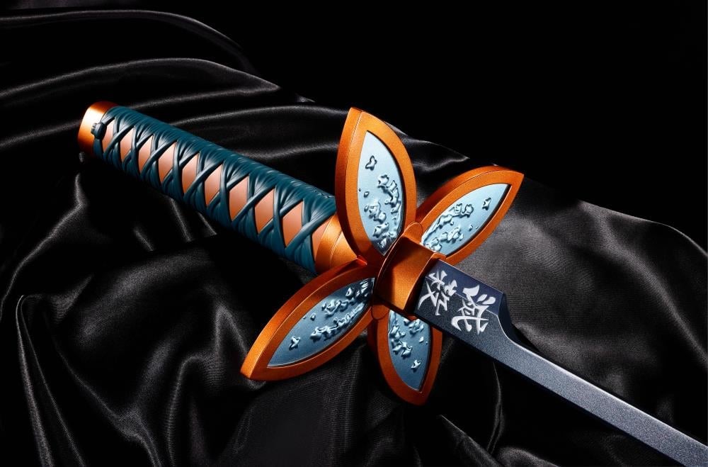 Demon Slayer: Kimetsu no Yaiba Proplica Shinobu Kocho Nichirin Sword Gallery Image 5