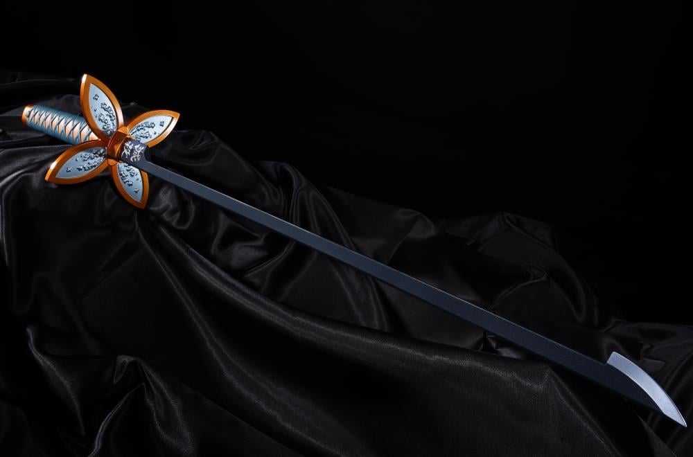 Demon Slayer: Kimetsu no Yaiba Proplica Shinobu Kocho Nichirin Sword Gallery Image 4