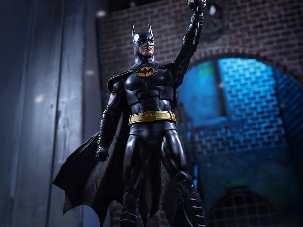 Batman Returns DC Multiverse Batman (Deluxe Theatrical Edition) Action Figure Gallery Image 1