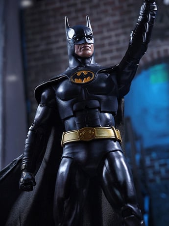 Batman Returns DC Multiverse Batman (Deluxe Theatrical Edition) Action Figure Gallery Image 2