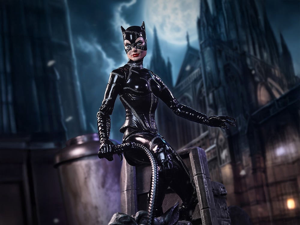 Batman Returns DC Multiverse Catwoman (Deluxe Theatrical Edition) Action Figure Gallery Image 1