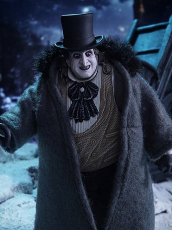 Batman Returns DC Multiverse The Penguin (Deluxe Theatrical Edition) Action Figure Gallery Image 2