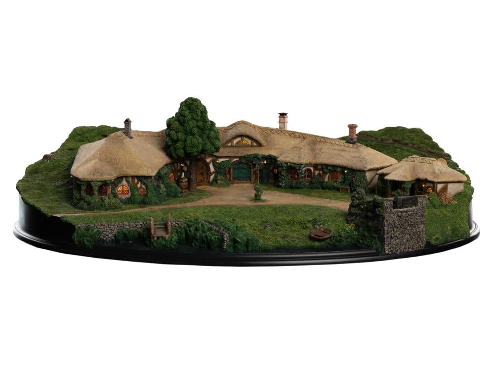 The Lord of the Rings The Green Dragon Inn Limited Edition Diorama Gallery Image 3