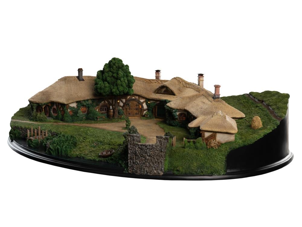 The Lord of the Rings The Green Dragon Inn Limited Edition Diorama Gallery Image 5