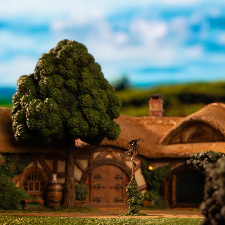 The Lord of the Rings The Green Dragon Inn Limited Edition Diorama Gallery Image 16