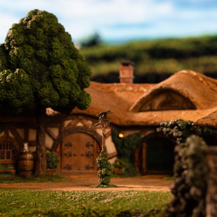 The Lord of the Rings The Green Dragon Inn Limited Edition Diorama Gallery Image 15