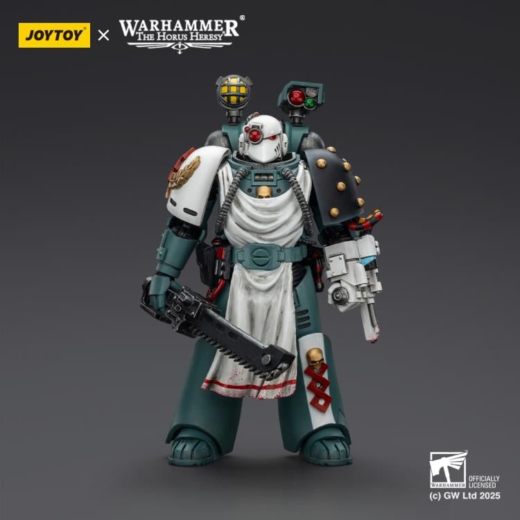 Warhammer: The Horus Heresy Sons of Horus Legion Apothecary 1/18 Scale Action Figure Gallery Image 4