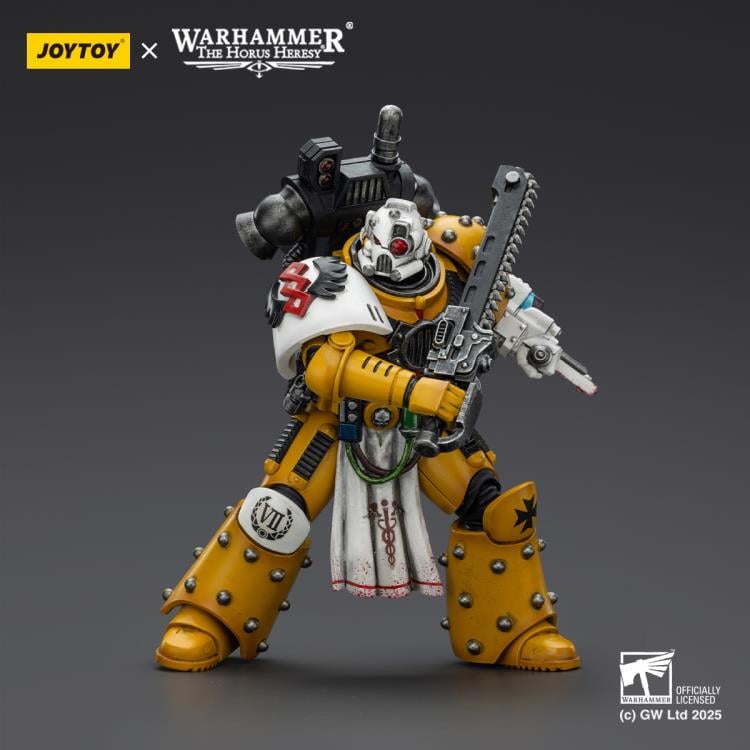 Warhammer: The Horus Heresy Imperial Fists Legion Apothecary 1/18 Scale Action Figure Gallery Image 7