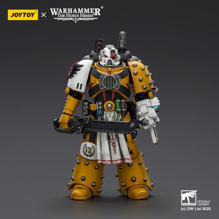 Warhammer: The Horus Heresy Imperial Fists Legion Apothecary 1/18 Scale Action Figure Gallery Image 4