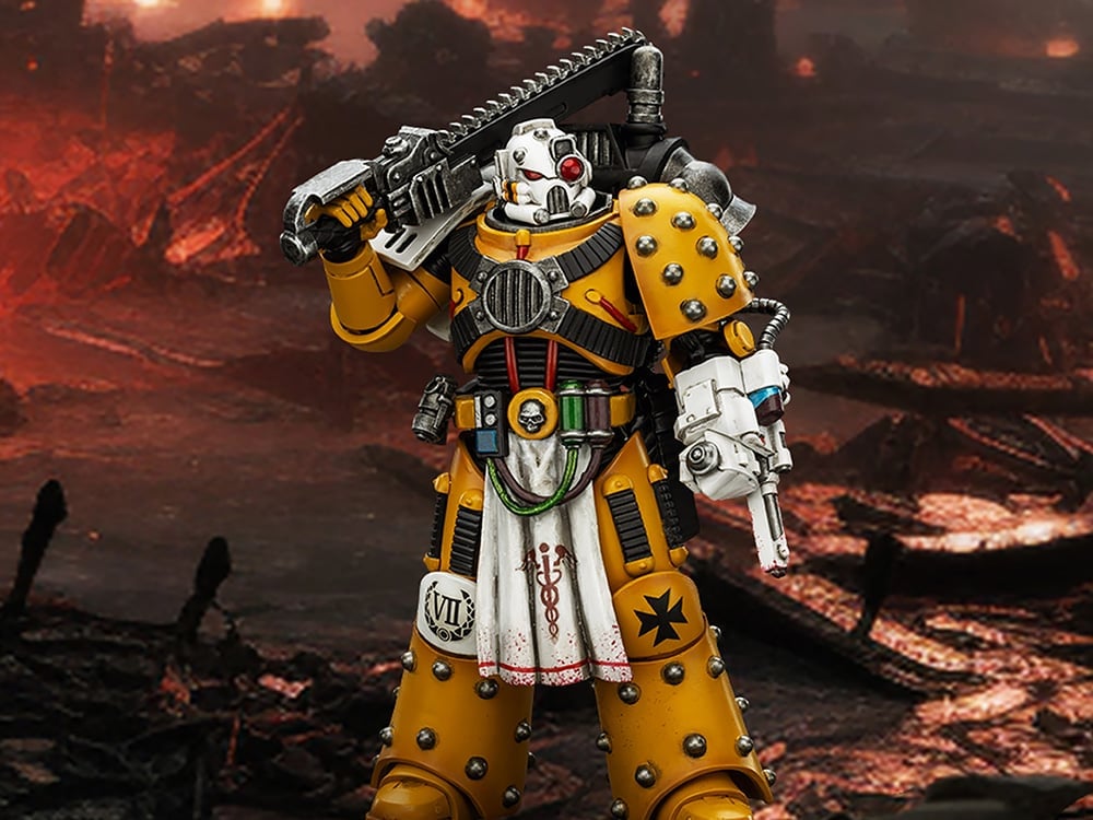 Warhammer: The Horus Heresy Imperial Fists Legion Apothecary 1/18 Scale Action Figure Gallery Image 1