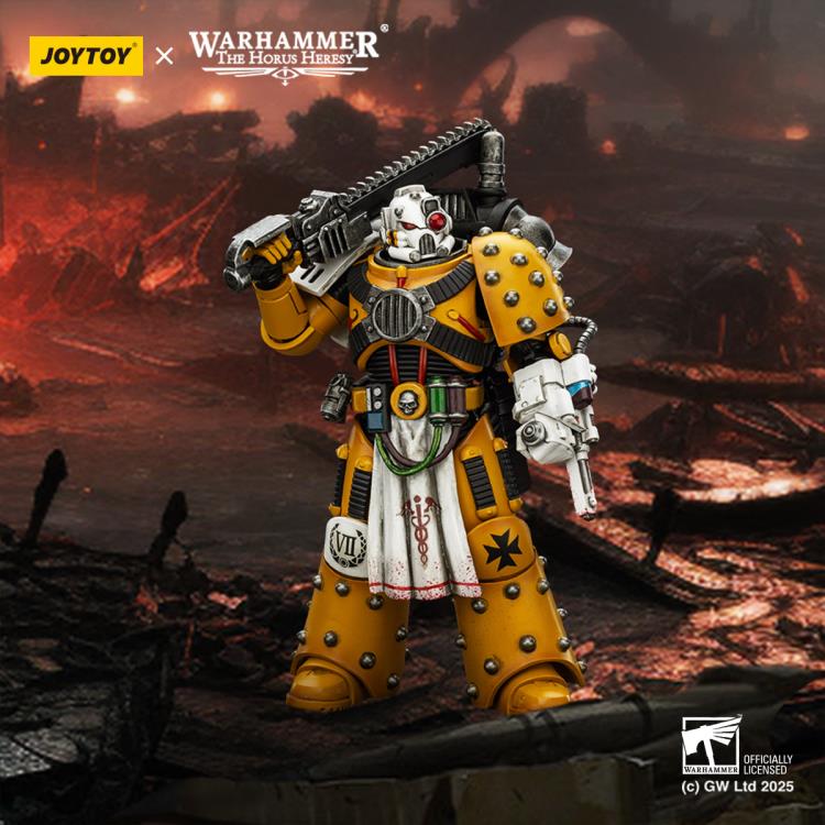 Warhammer: The Horus Heresy Imperial Fists Legion Apothecary 1/18 Scale Action Figure Gallery Image 3