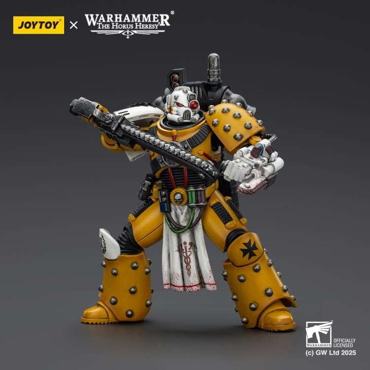 Warhammer: The Horus Heresy Imperial Fists Legion Apothecary 1/18 Scale Action Figure Gallery Image 5