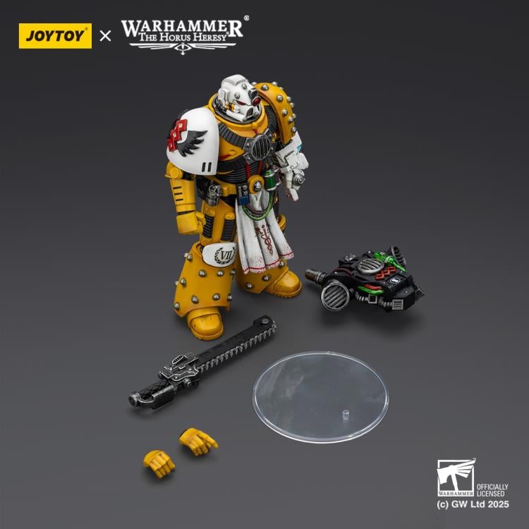 Warhammer: The Horus Heresy Imperial Fists Legion Apothecary 1/18 Scale Action Figure Gallery Image 10