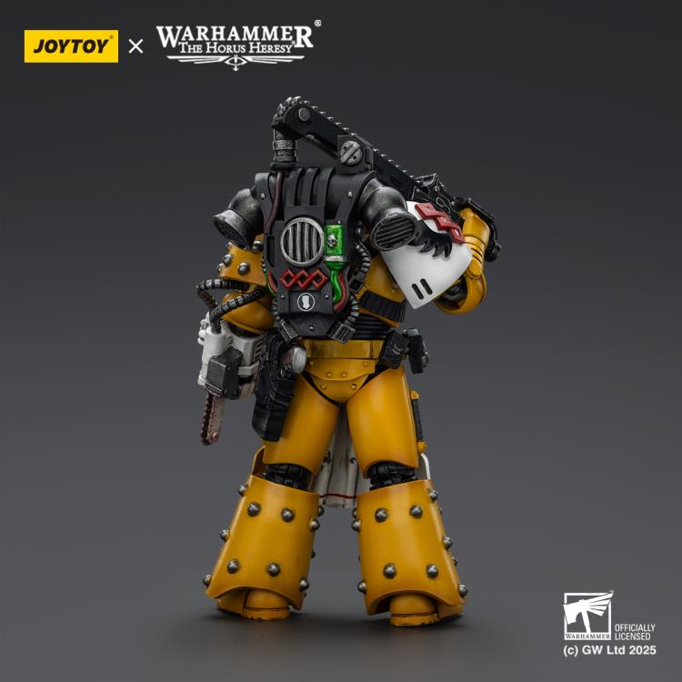 Warhammer: The Horus Heresy Imperial Fists Legion Apothecary 1/18 Scale Action Figure Gallery Image 6