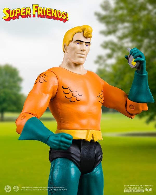 Super Friends DC Retro Aquaman Action Figure Gallery Image 3