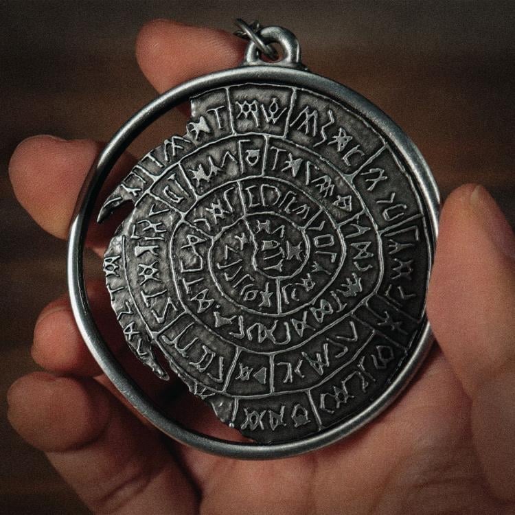 The Witcher (Netflix) Geralt's Medallion Limited Edition Replica Gallery Image 5