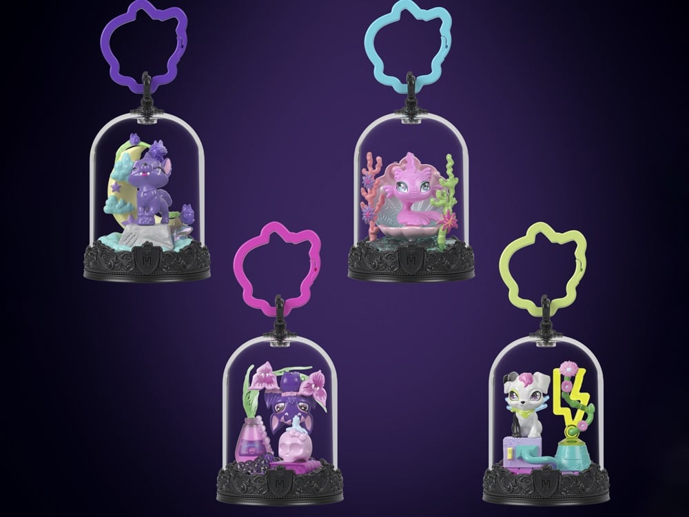 Monster High Box of 9 Random Pet Keychains