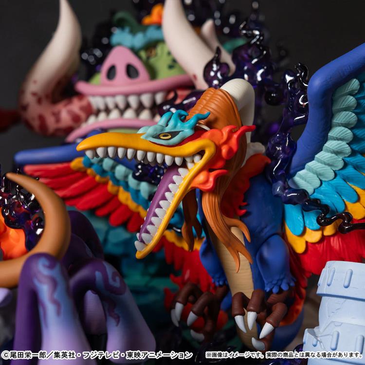 One Piece World Collectable Figure Premium Monkey D. Luffy vs. Five Elders Exclusive Figure Set Gallery Image 6