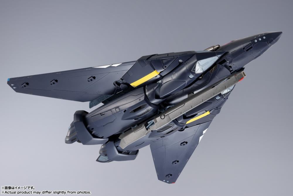 Macross 7 DX Chogokin VF-17S Nightmare Stealth Valkyrie (Gamlin Kizaki) Action Figure Gallery Image 17