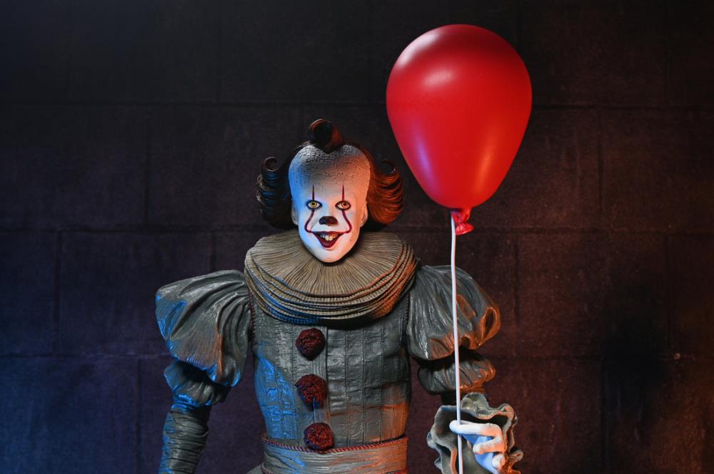 IT: Welcome to Derry Pennywise 1/4 Scale Action Figure Gallery Image 10