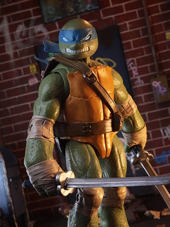 Teenage Mutant Ninja Turtles Page Punchers Leonardo 5" Action Figure with Comic Gallery Image 2