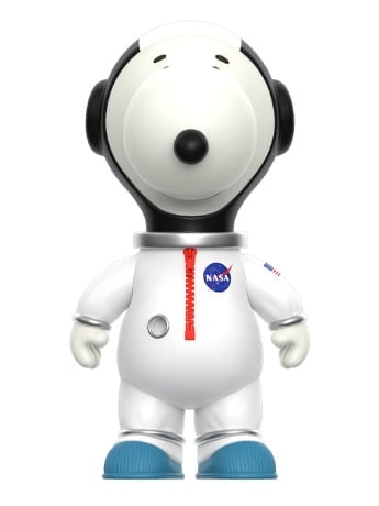Peanuts Supersize Snoopy (White Spacesuit Ver.) Limited Edition Vinyl Figure Gallery Image 2