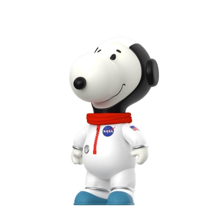 Peanuts Supersize Snoopy (White Spacesuit Ver.) Limited Edition Vinyl Figure Gallery Image 6