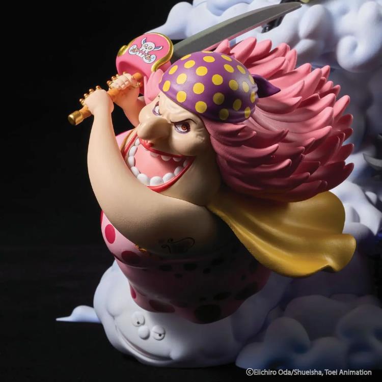 One Piece World Collectable Figure Premium Old and New Four Emperors Exclusive Figure Gallery Image 5