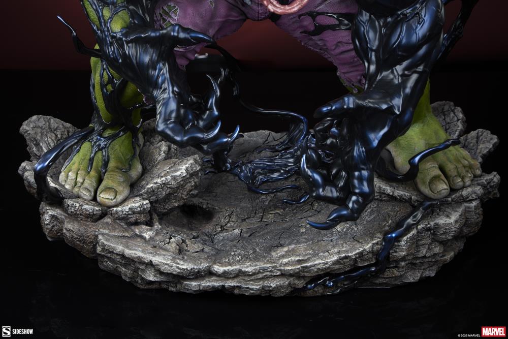 Marvel Comics Premium Format Venomized Hulk Statue Gallery Image 9