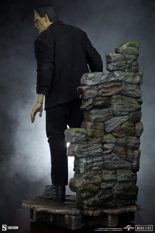 Universal Monsters Premium Format Mixed Media Frankenstein's Monster (Fabric Costuming Ver.) Statue Gallery Image 11