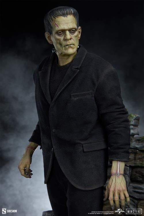 Universal Monsters Premium Format Mixed Media Frankenstein's Monster (Fabric Costuming Ver.) Statue Gallery Image 12
