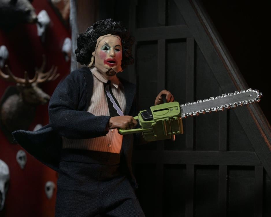 The Texas Chainsaw Massacre Leatherface with Pretty Woman Mask Clothed Action Figure Gallery Image 6