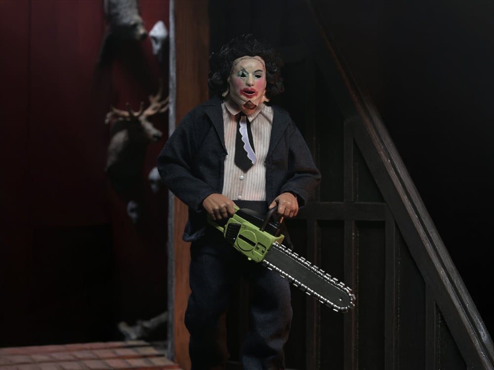 The Texas Chainsaw Massacre Leatherface with Pretty Woman Mask Clothed Action Figure Gallery Image 1