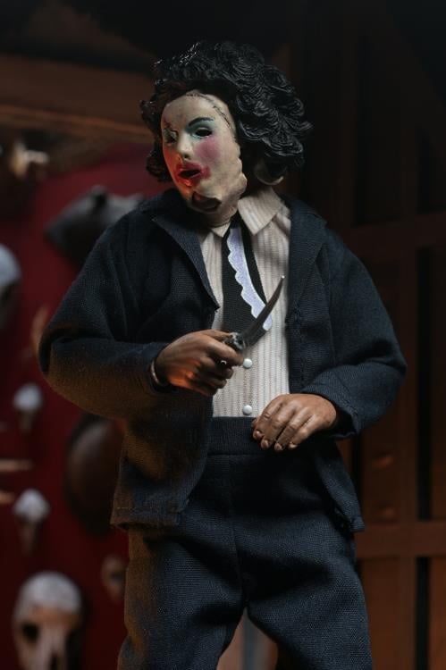 The Texas Chainsaw Massacre Leatherface with Pretty Woman Mask Clothed Action Figure Gallery Image 9