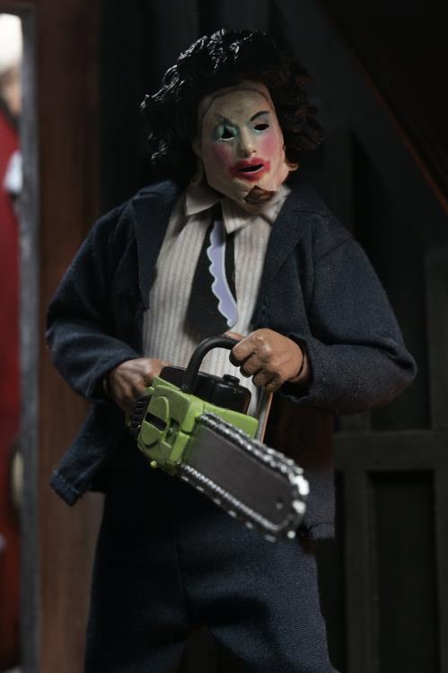 The Texas Chainsaw Massacre Leatherface with Pretty Woman Mask Clothed Action Figure Gallery Image 4