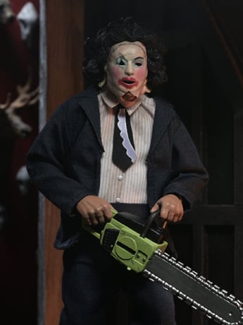 The Texas Chainsaw Massacre Leatherface with Pretty Woman Mask Clothed Action Figure Gallery Image 2