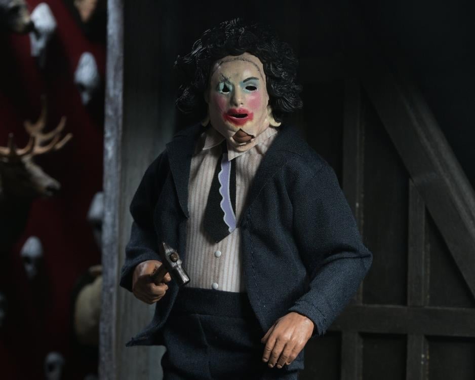 The Texas Chainsaw Massacre Leatherface with Pretty Woman Mask Clothed Action Figure Gallery Image 10