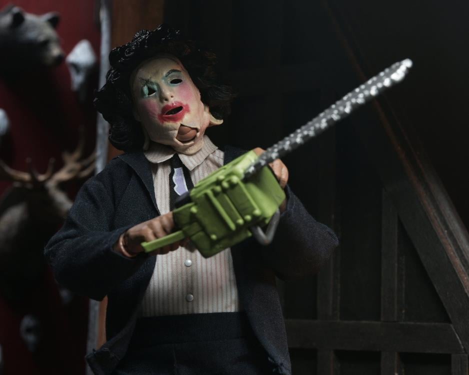 The Texas Chainsaw Massacre Leatherface with Pretty Woman Mask Clothed Action Figure Gallery Image 5
