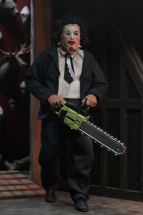 The Texas Chainsaw Massacre Leatherface with Pretty Woman Mask Clothed Action Figure Gallery Image 3