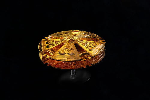 Battlestar Galactica (1978) Gold Cylon Basestar Limited Edition Die-cast Ship Model Gallery Image 4