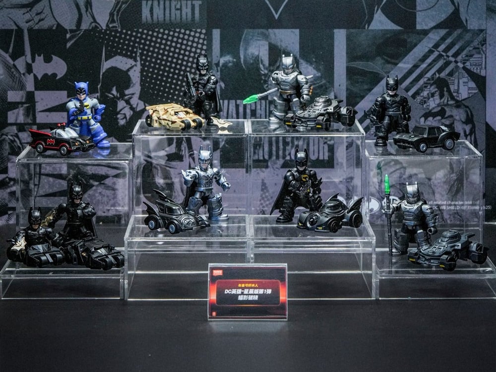 DC Comics Batman Defender Version 01 Box of 12 Random Model Kits Gallery Image 1