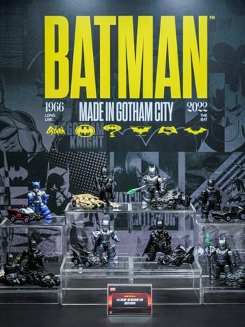 DC Comics Batman Defender Version 01 Box of 12 Random Model Kits Gallery Image 2