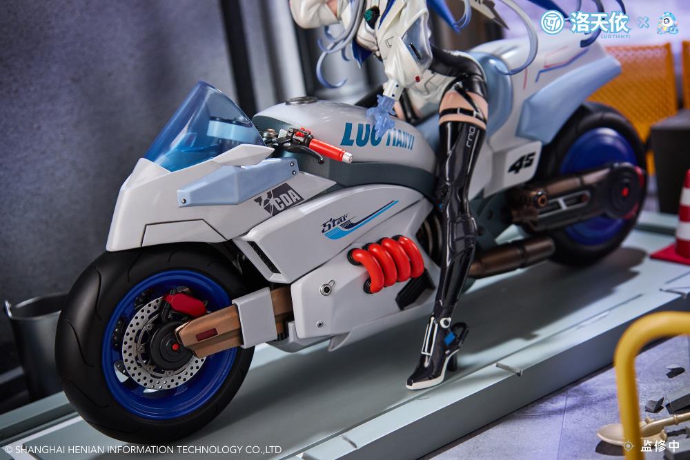 Vsinger Luo Tianyi (Retro-Future Storm Driver Ver.) 1/7 Scale
