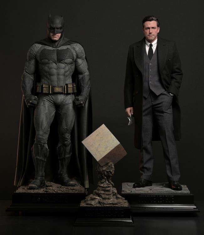 Justice League Hyperreal Platinum Batman (Dual Ver.) 1/3 Scale Statue Gallery Image 3