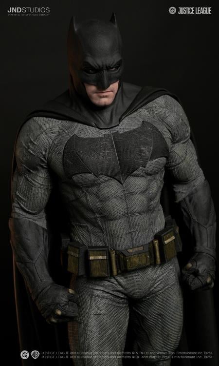 Justice League Hyperreal Platinum Batman (Dual Ver.) 1/3 Scale Statue Gallery Image 27