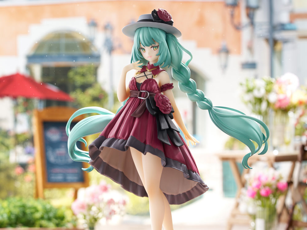 Vocaloid Trio-Try-iT Hatsune Miku (Outing Dress Red Color Ver.) Figure Gallery Image 1