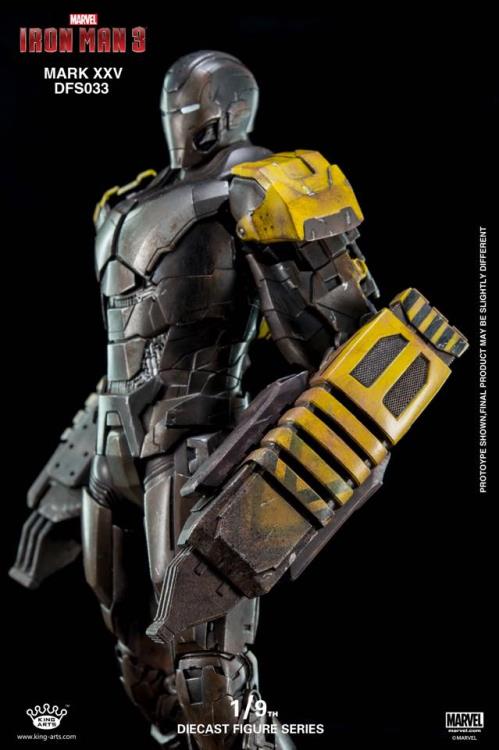 Iron Man 3: 1/9 Scale Iron Man Mark XXV Striker Armor Figure