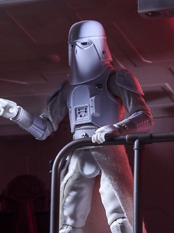 Star Wars: The Vintage Collection Snow Trooper Commander (Empire Strikes Back) Action Figure Gallery Image 2